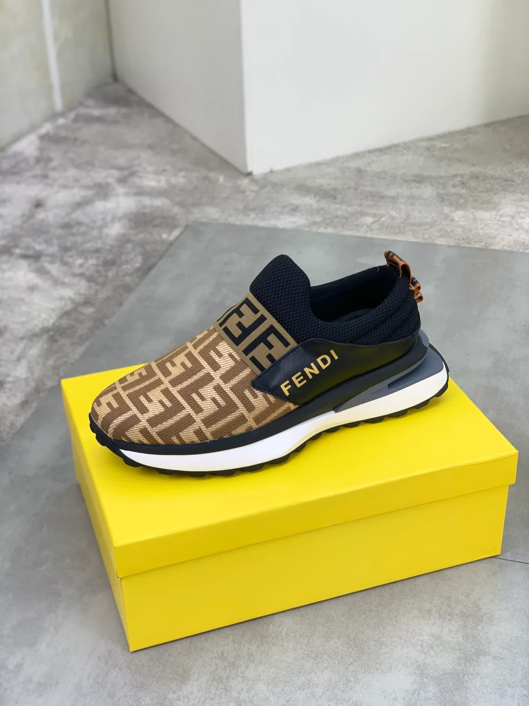 ​Men's shoes 💰P440 💰【New】Little monster 🆘 New FENDI 🕶️🕶️Simple routing effect, showing an elegant and cool driving shoe 🎬Using imported calfskin + first-layer pigskin lining🐂Excellent material🎬Detailed workmanship 🤗Comfortable foot feel➰➰. ​Pair it with any outfit to show your taste and temperament, low-key luxury ♻️Design ​simple and elegant ​noble and fashionable 🍃​Very loved and favored by trendy men 💓❤️size: 38-44 (45 customized) 3️⃣colors available